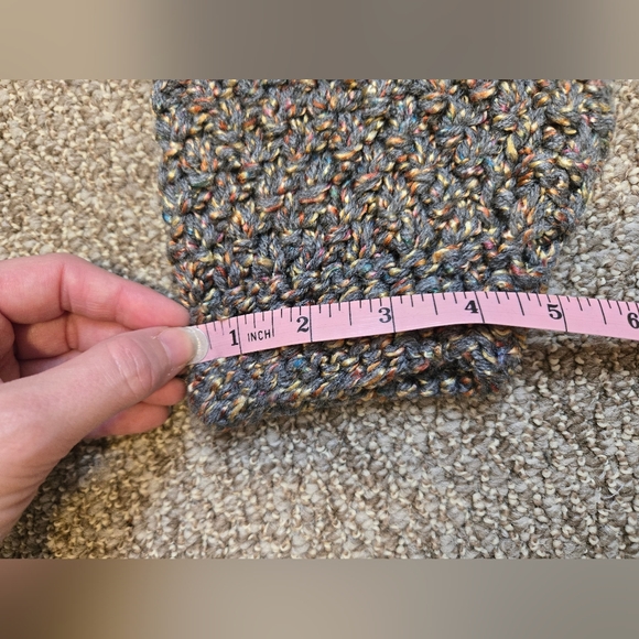 Hand Knit cardigan.  Long sleeves. 5 large buttons. Size medium/ large - Picture 8 of 10